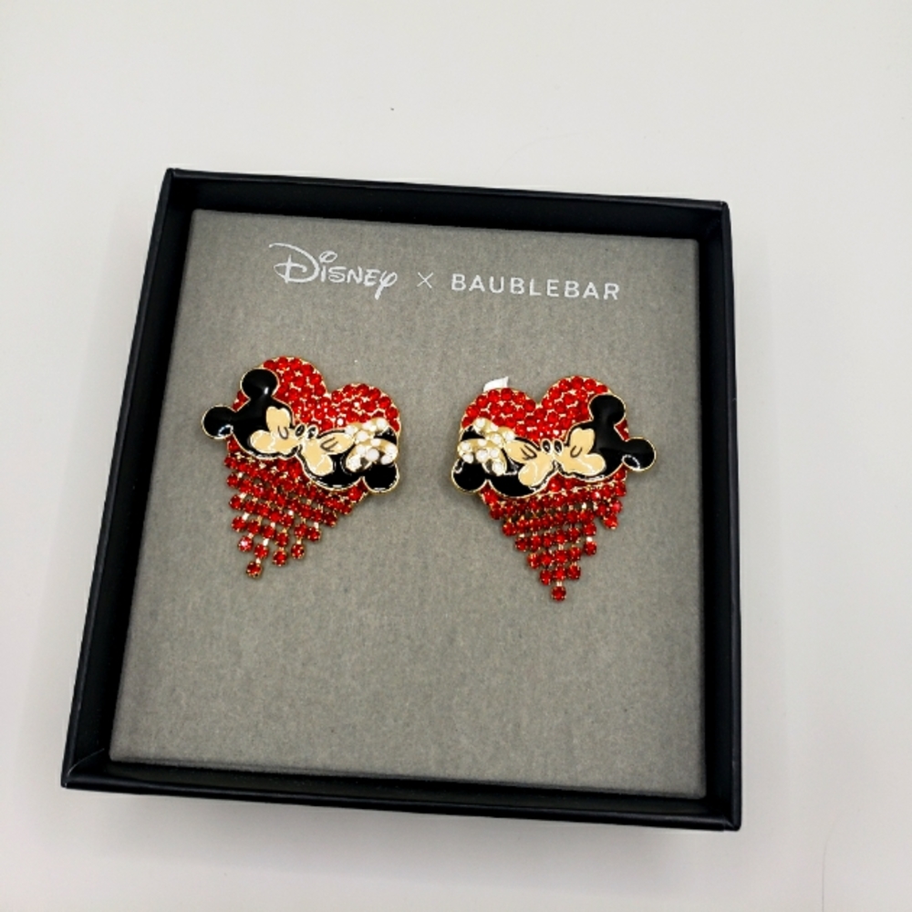 DISNEY X BAUBLEBAR MICKEY & MINNIE SMOOCHING HEART EARRINGS. NIB - Picture 1 of 3